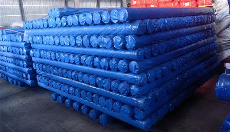 Синиот PE Tarpaulin Roll е за трајна заштита.